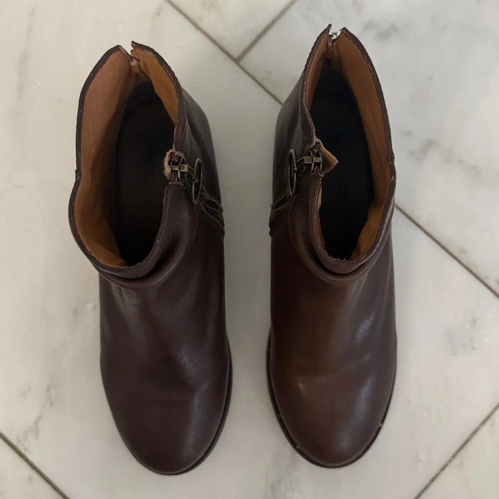 Beek Quail women’s 7.5 brown leather zip up 1.5” heel ankle boots designer
